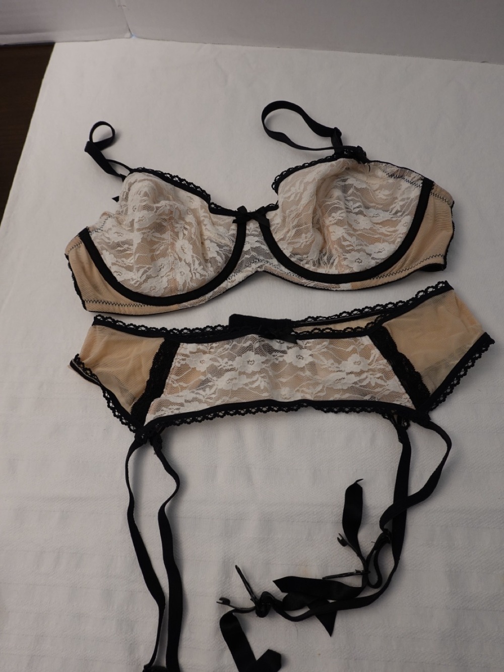 Gilligan & O'Malley Nude and Black Lace Bra 36C with Garter Belt M VTG
